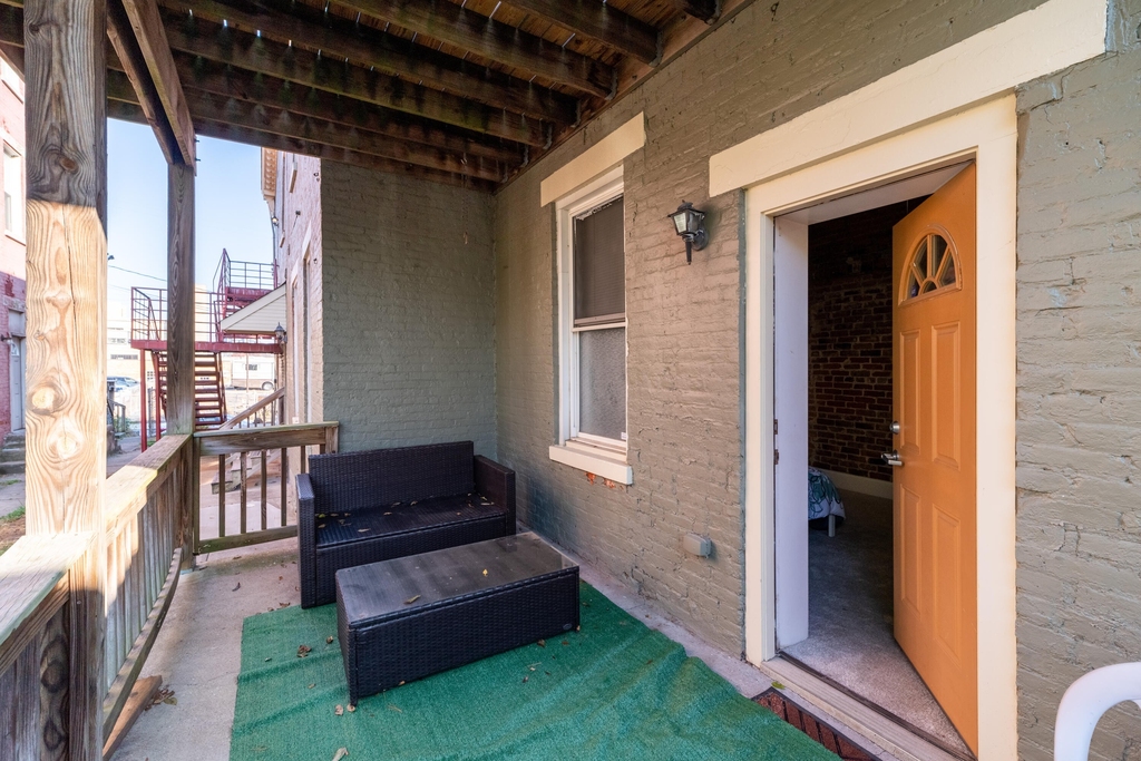 109 E 8th Street - Photo 10