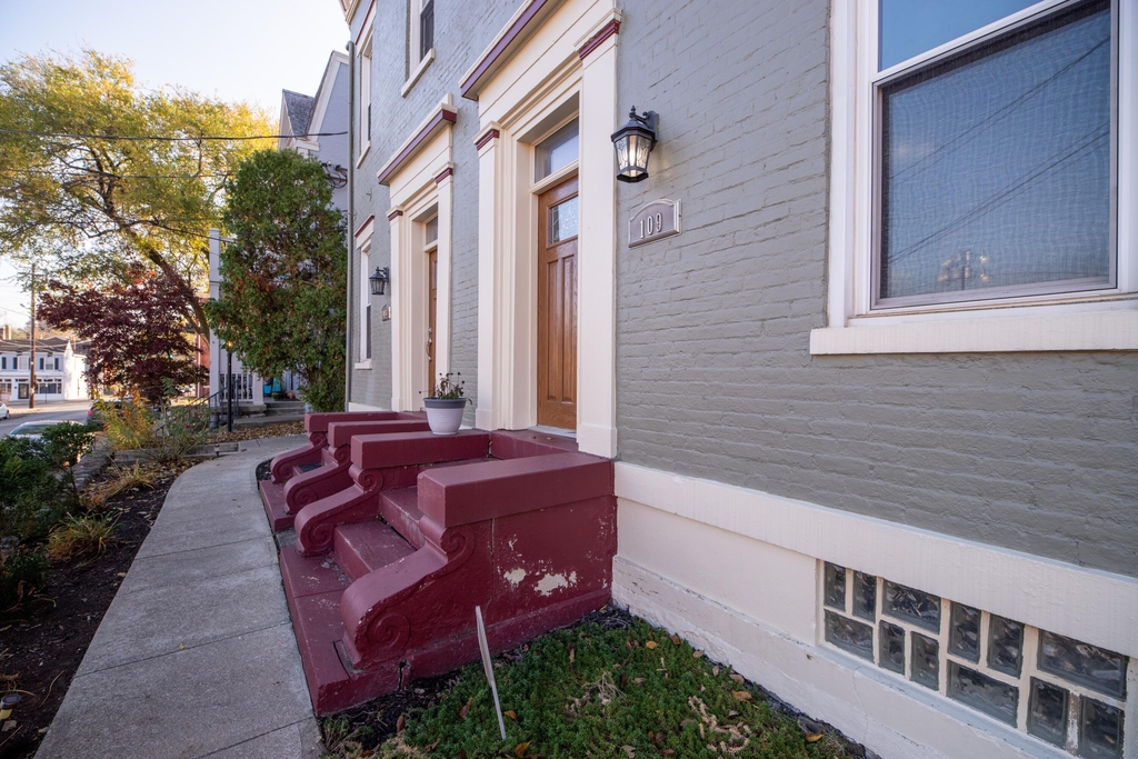 109 E 8th Street - Photo 1