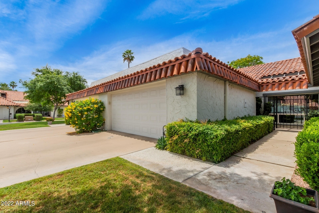 5764 N Scottsdale Road - Photo 1