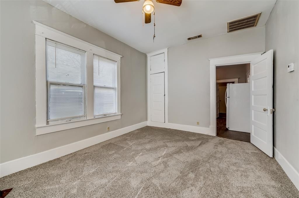 1119 E 10th Street - Photo 4