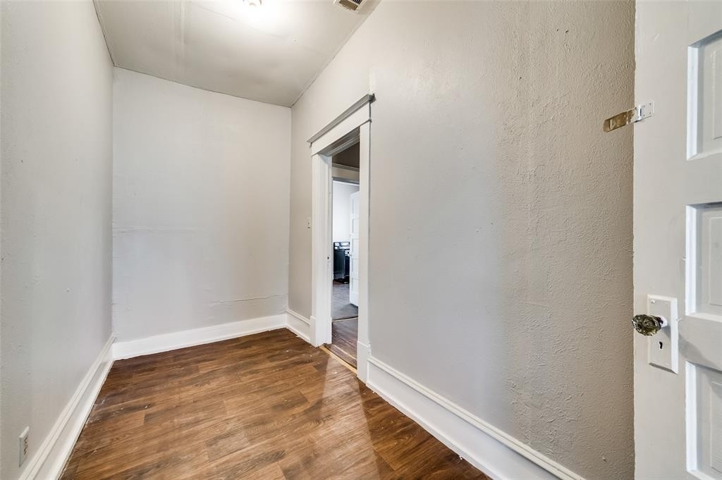 1119 E 10th Street - Photo 12