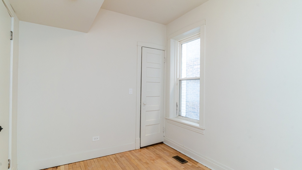 2320 N Springfield Avenue - Photo 10