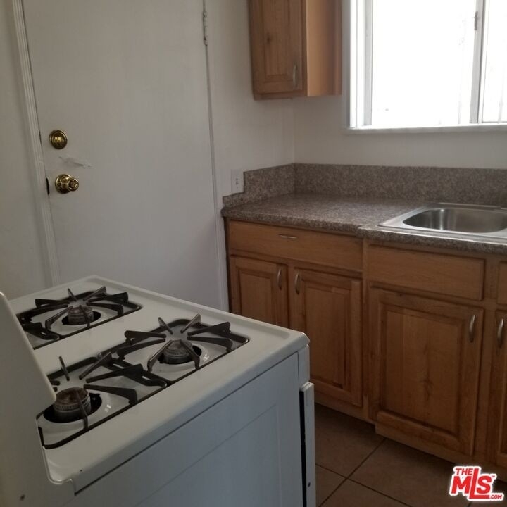 1554 S Stanley Ave - Photo 21