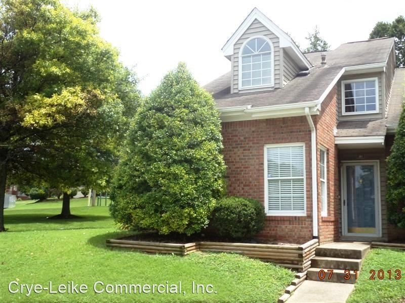 301 Yorkshire Circle - Photo 0