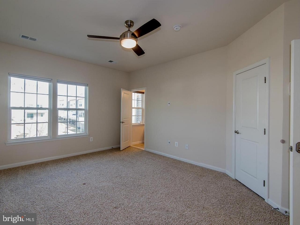 7409 Singers Way - Photo 11