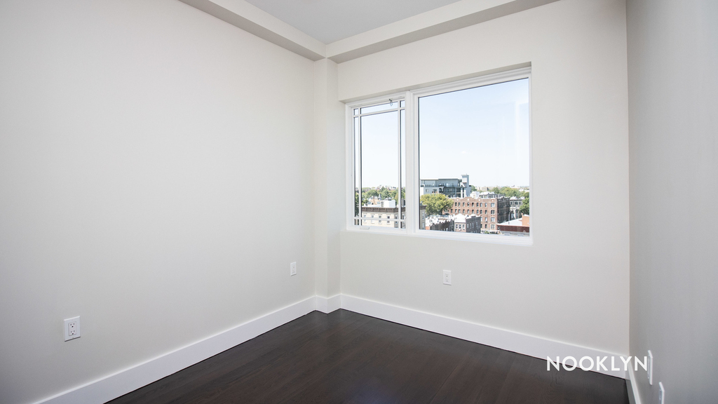 486 East 28th Street - Photo 6