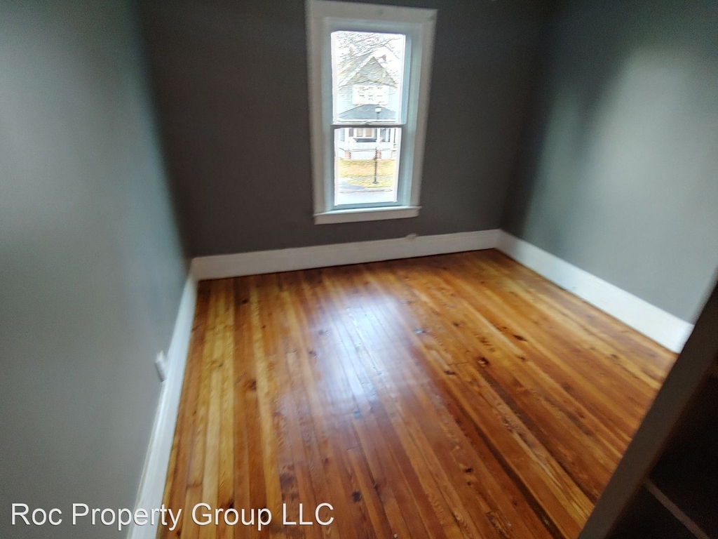 219 Sawyer St - Photo 9