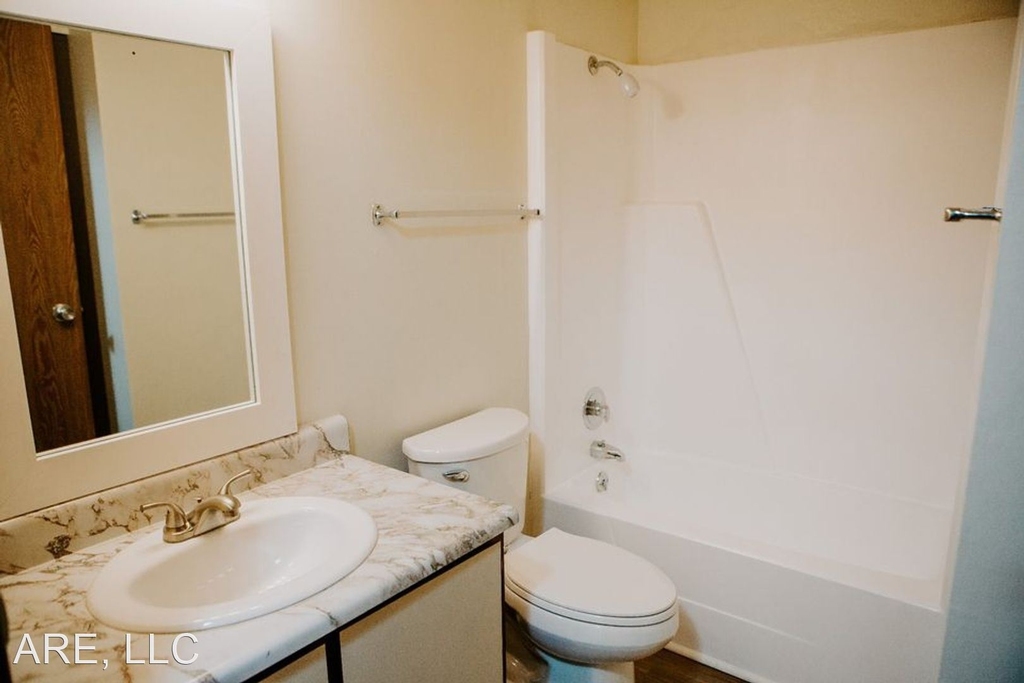 2421 Madison St #1-#54 - Photo 5