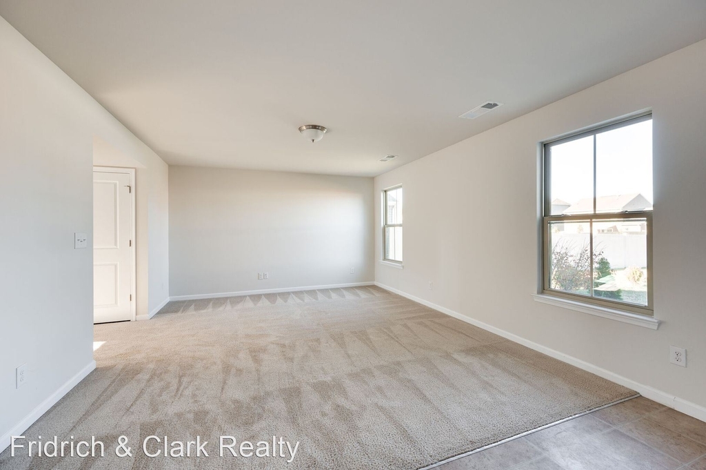 1720 Eastwick Lane - Photo 6