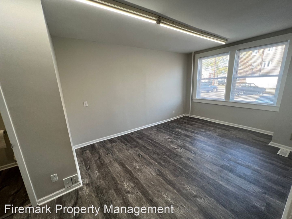 303 S Poplar - Photo 12