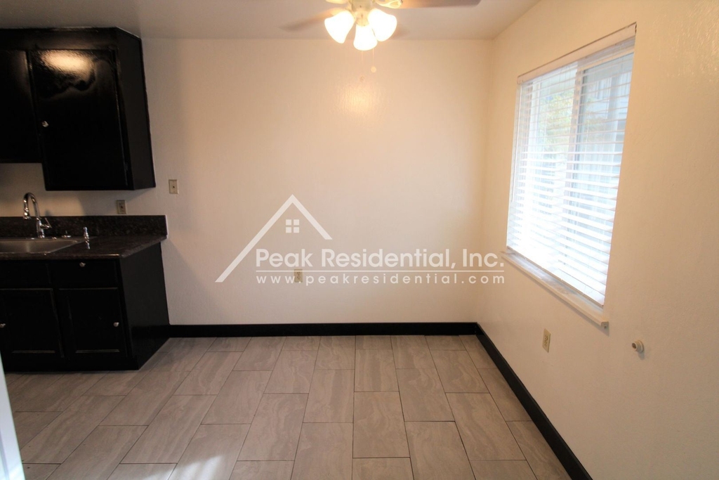 3240 Bell Street - Photo 3