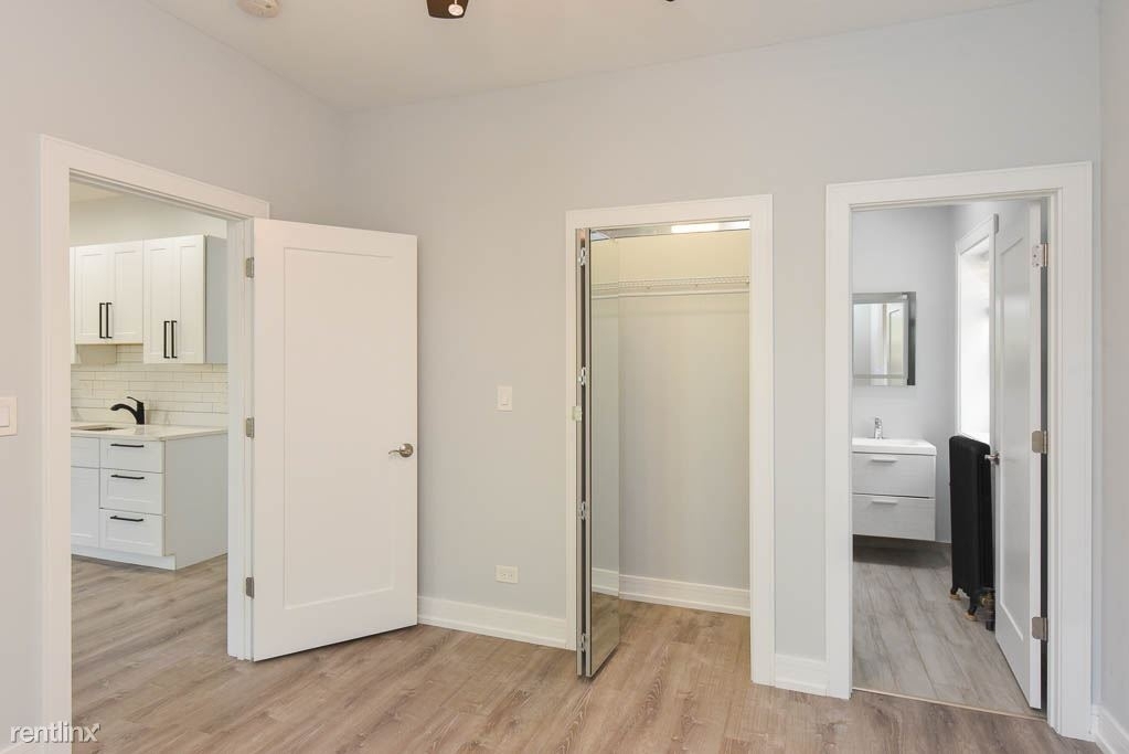 1055 W. Glenlake, Unit 2 - Photo 9