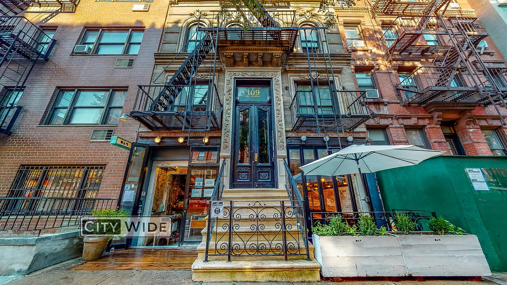 109 Saint Mark's Place # - Photo 4