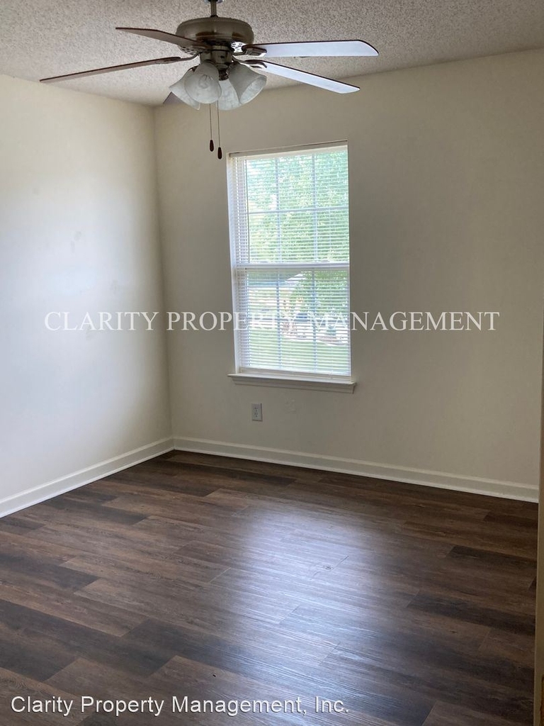 **132 Ashley Court - Photo 10