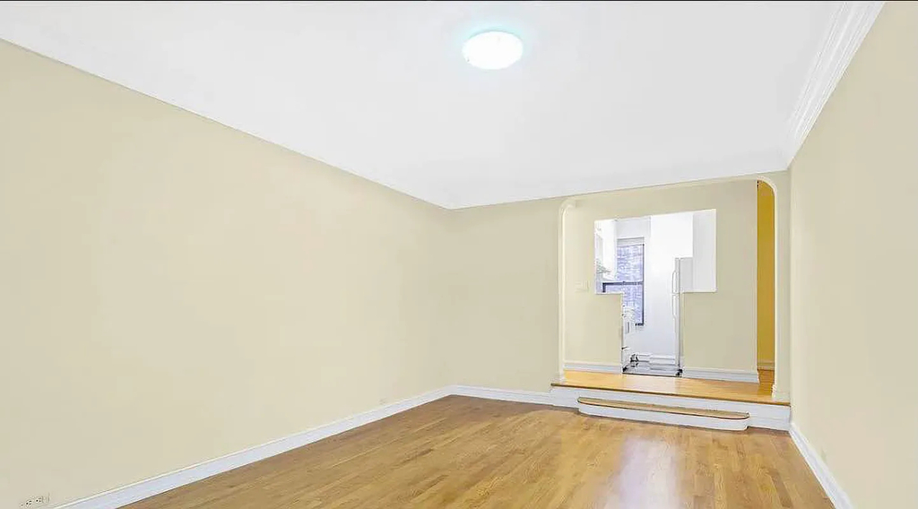 235 East 46th Street Third Avenue  - Photo 4