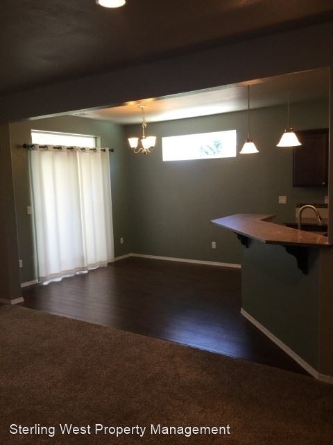 1040 Pendleton Dr - Photo 2