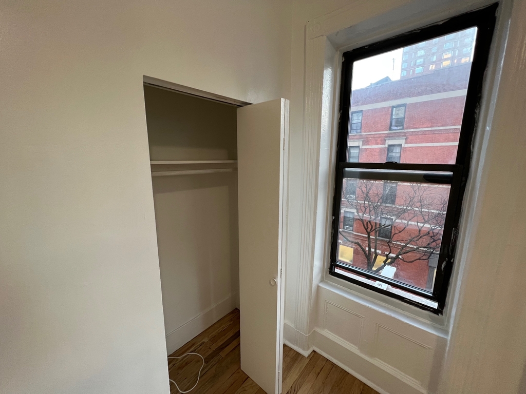 401 East 91st Street - Photo 7