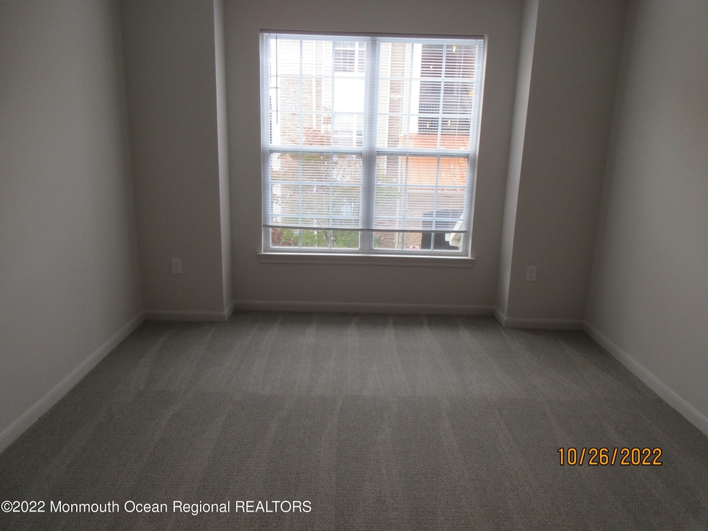 900 Wessex Place - Photo 12