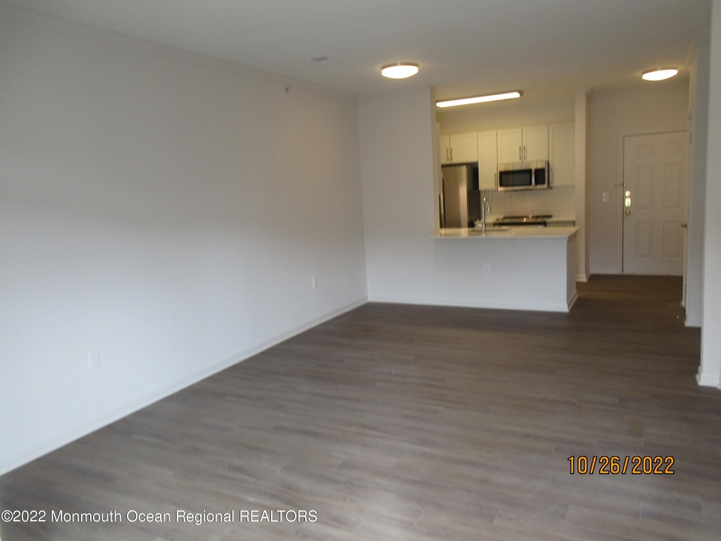 900 Wessex Place - Photo 6