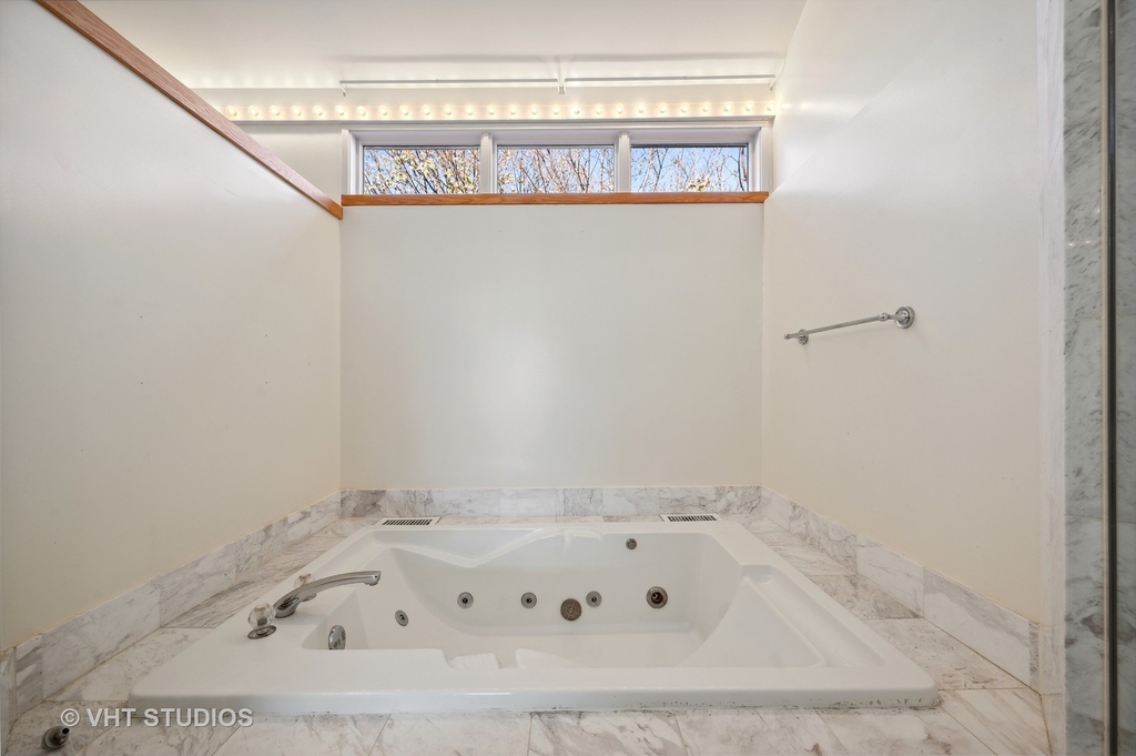 851 W Gunnison Street - Photo 18