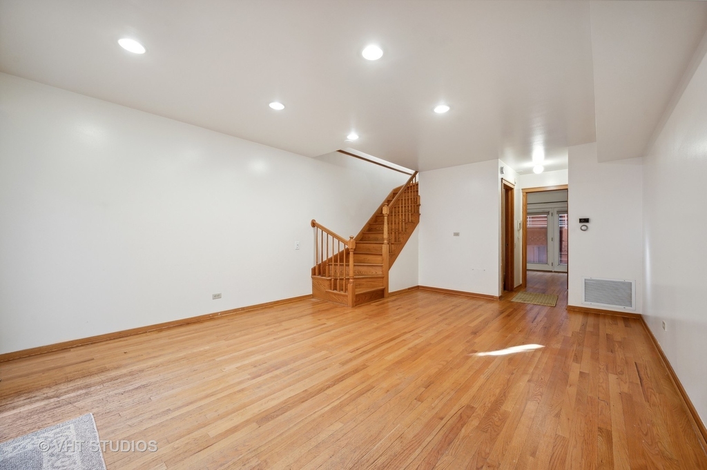 851 W Gunnison Street - Photo 23