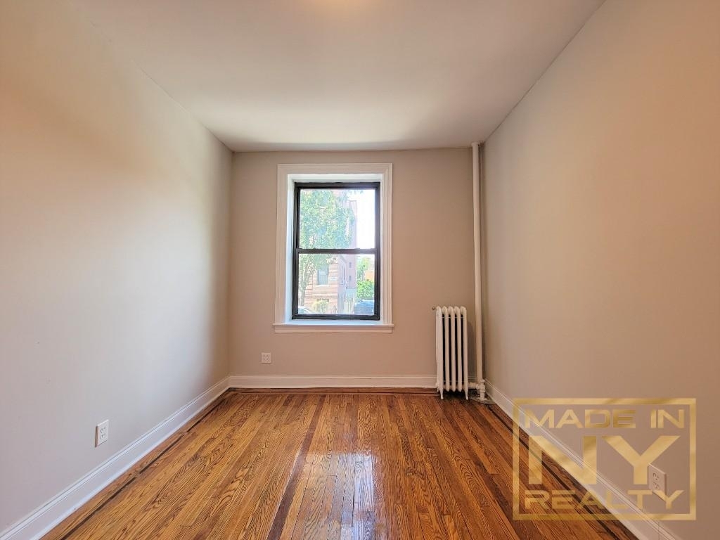 31-49 29th St - Photo 5