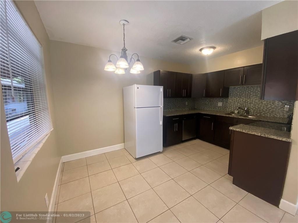 2500 Sw 18th Ter - Photo 2