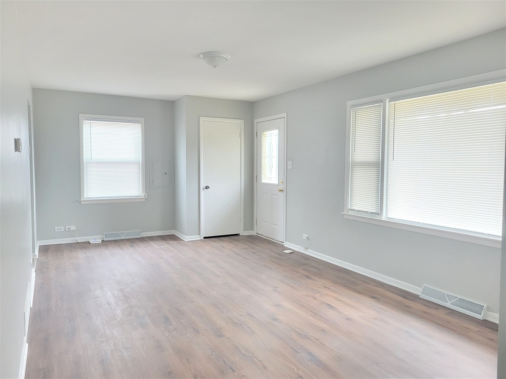 2810 186th Street - Photo 1