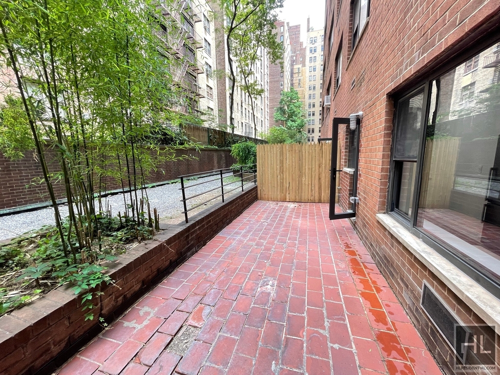 East 56th Street - Photo 7