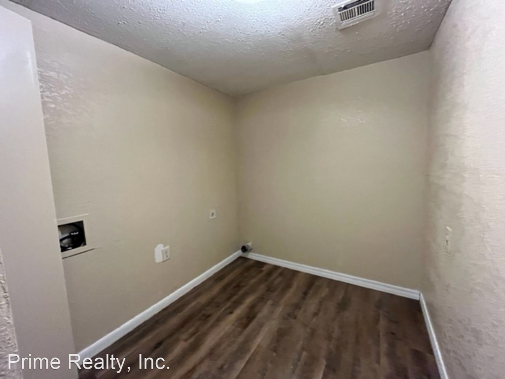 2924 Sw 49th - Photo 3