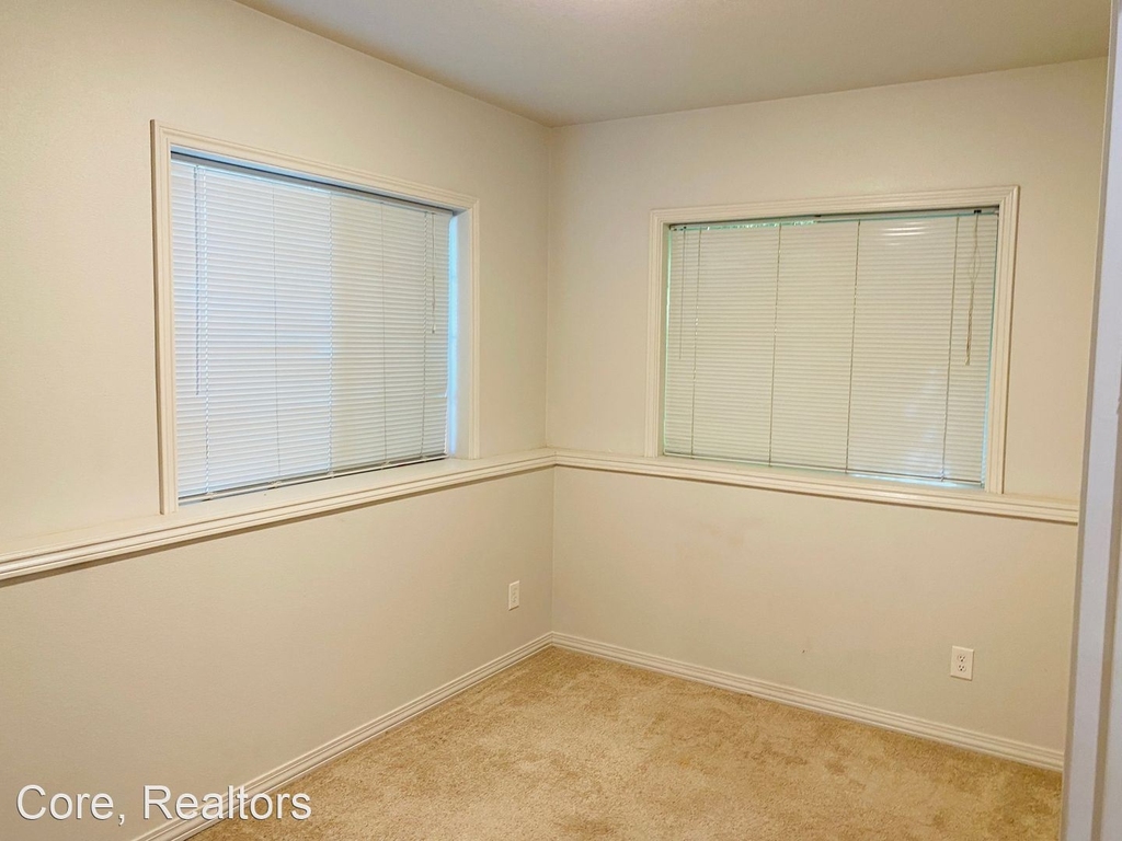 2046 Nw 29th - Photo 4