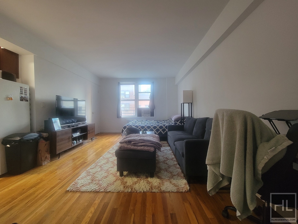 East 58th Street - Photo 3