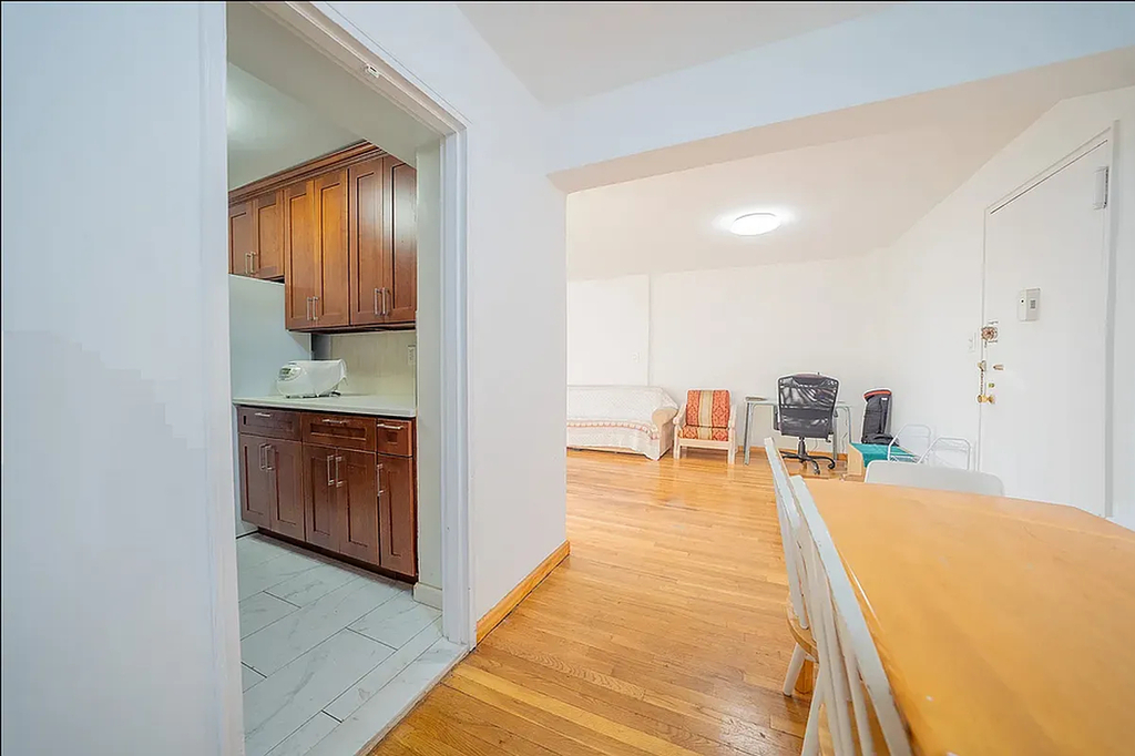 41-20  Kissena Boulevard - Photo 1