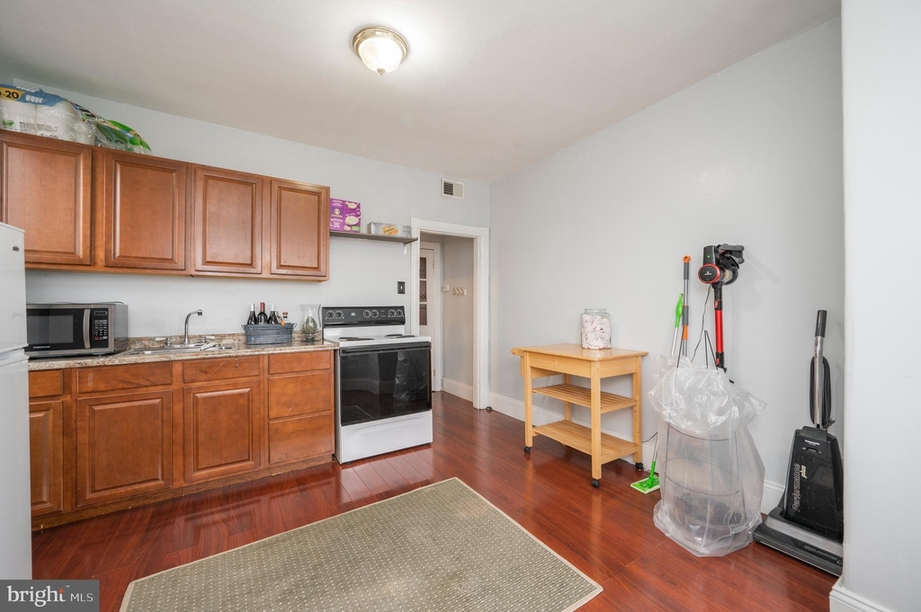 4664 Mansion Street - Photo 3