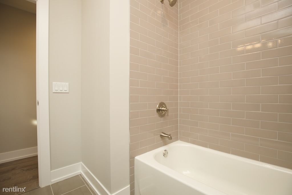 1138 Maple, Unit 4 - Photo 18