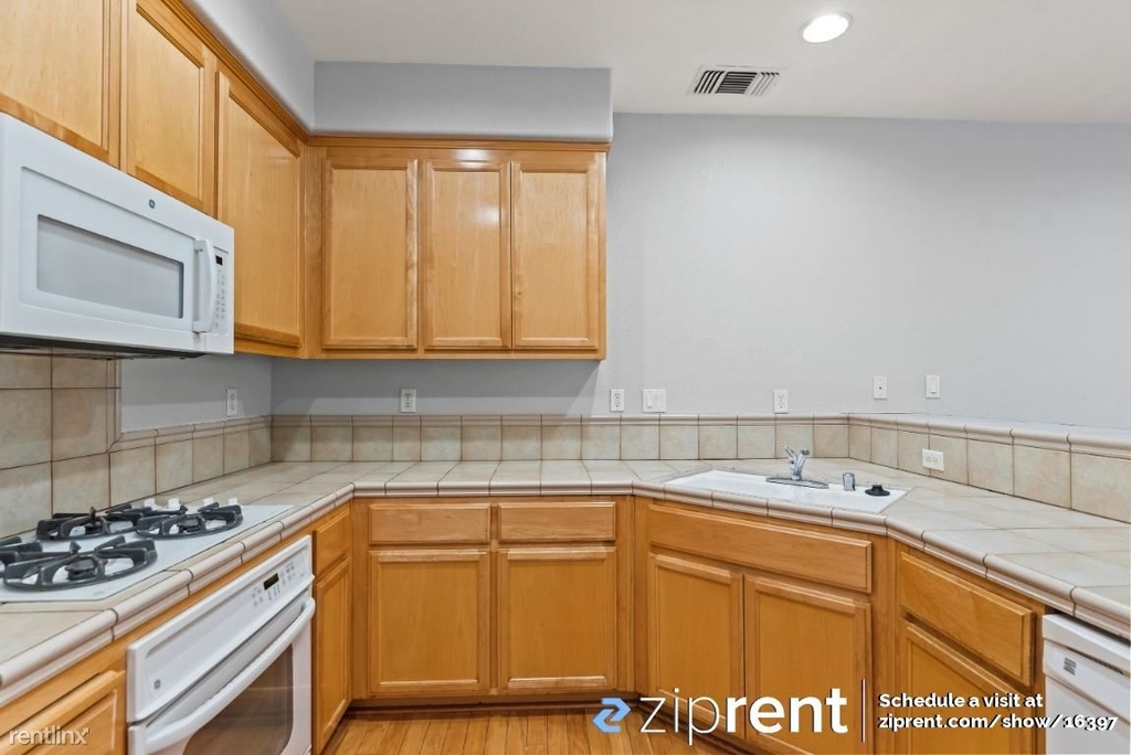 4154 Glenwood Terrace - Unit 2 - Photo 9