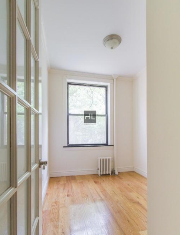 330 East 35th Street - Photo 5