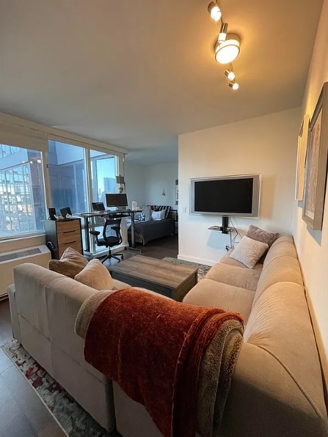 605 West 42nd Street - Photo 8