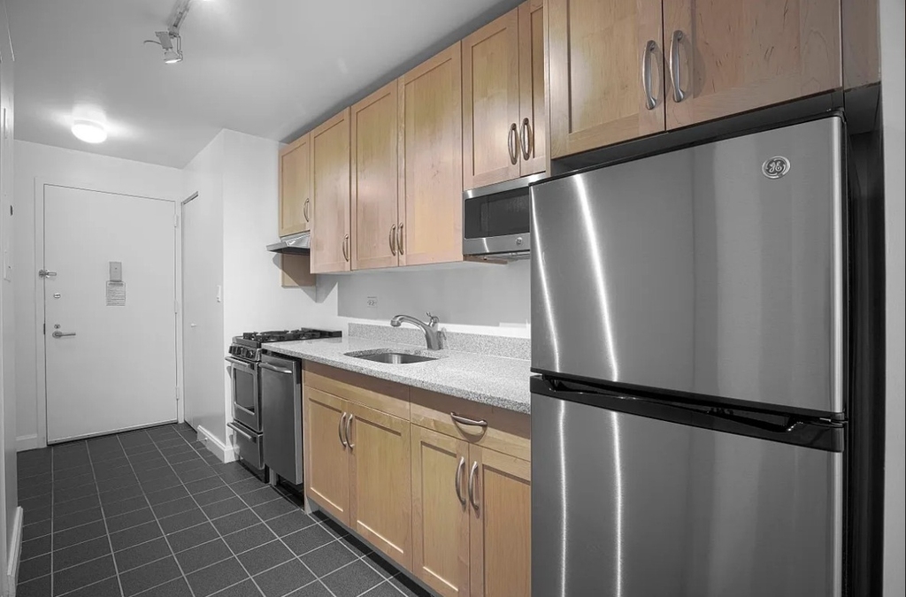 360 West 43rd Street - Photo 2