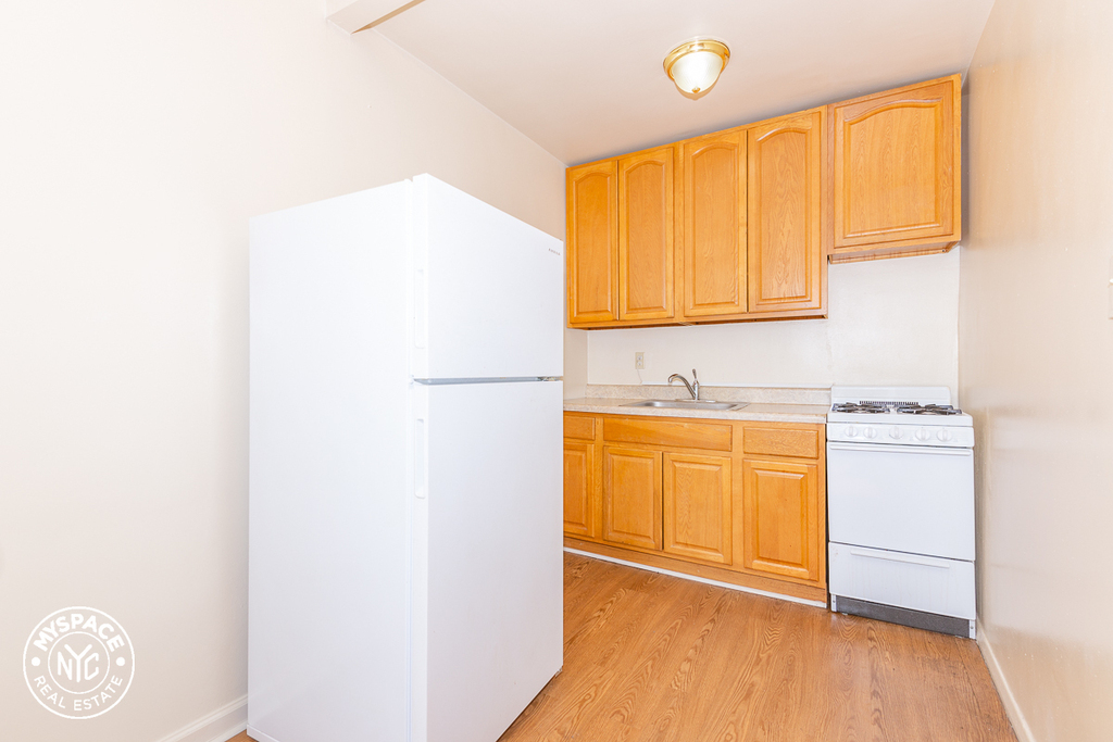 740 Clarkson Avenue - Photo 2