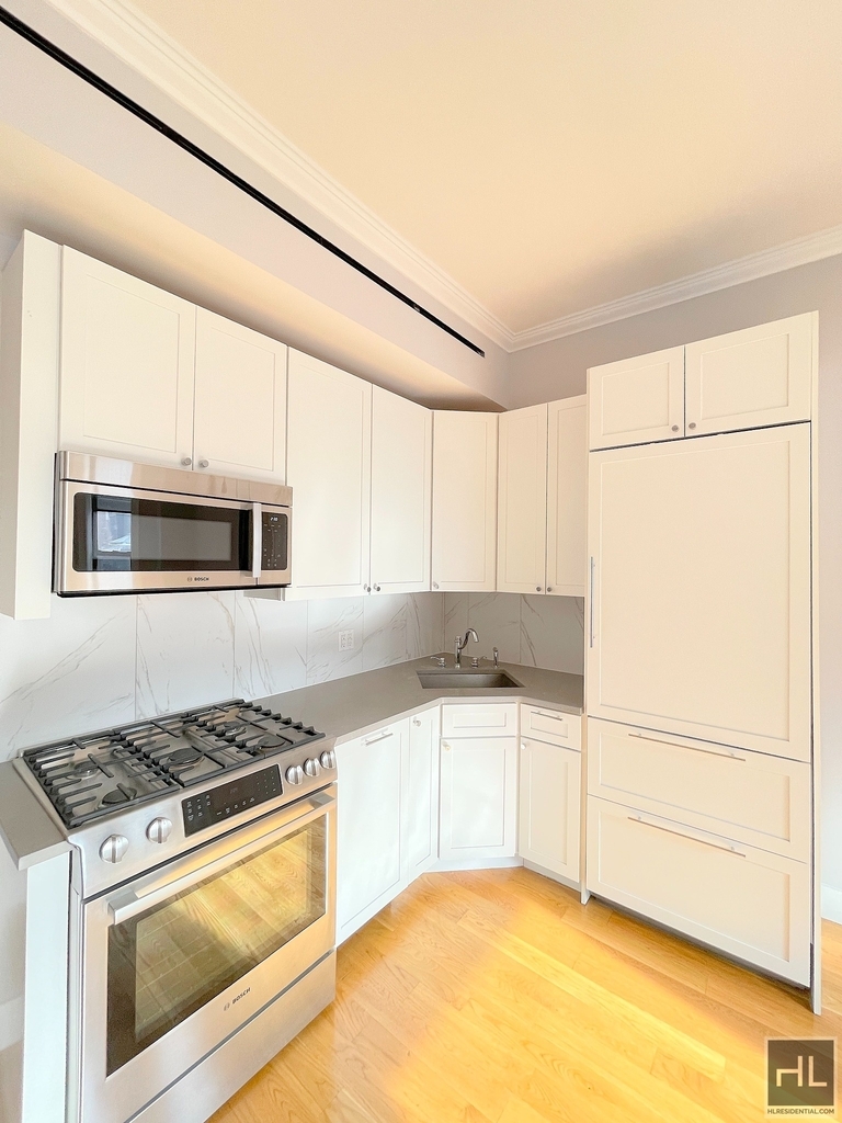 252 West 76th Street - Photo 1