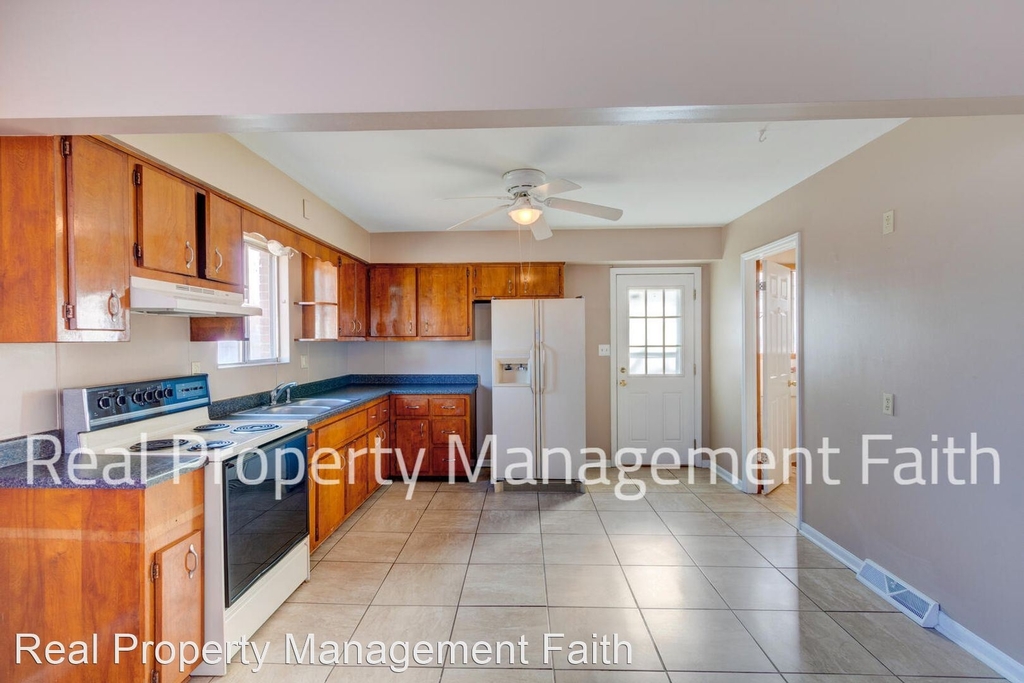 810 Manor Ct - Photo 8