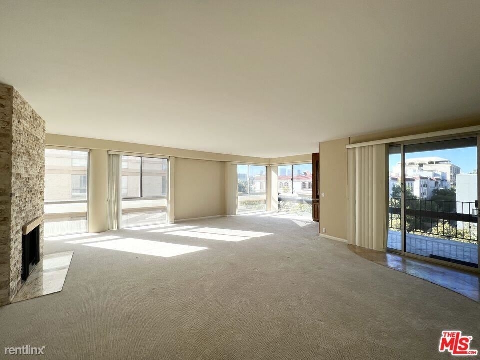 320 N Maple Dr Unit 501 - Photo 5