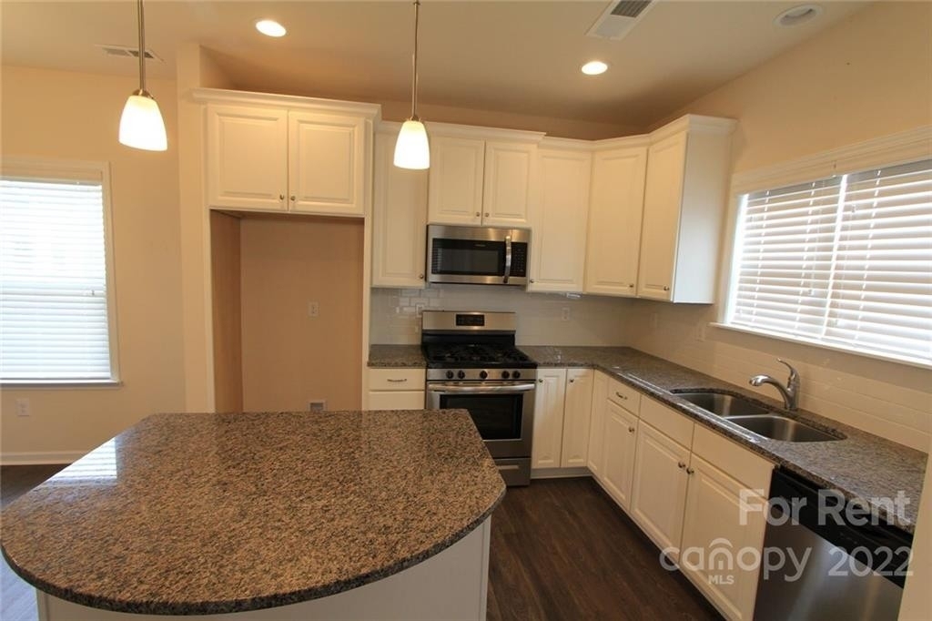 103 Currituck Court - Photo 1