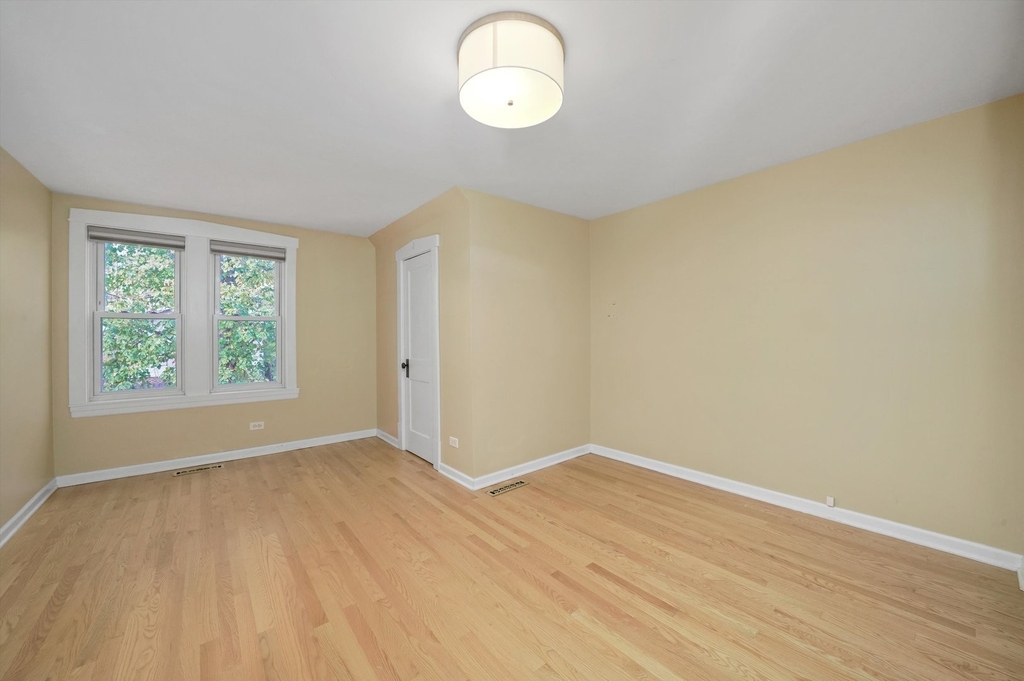 2035 W Dickens Avenue - Photo 12