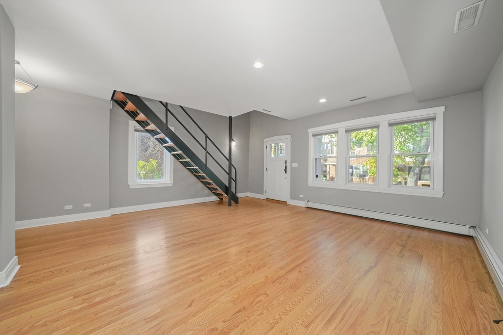 2035 W Dickens Avenue - Photo 10