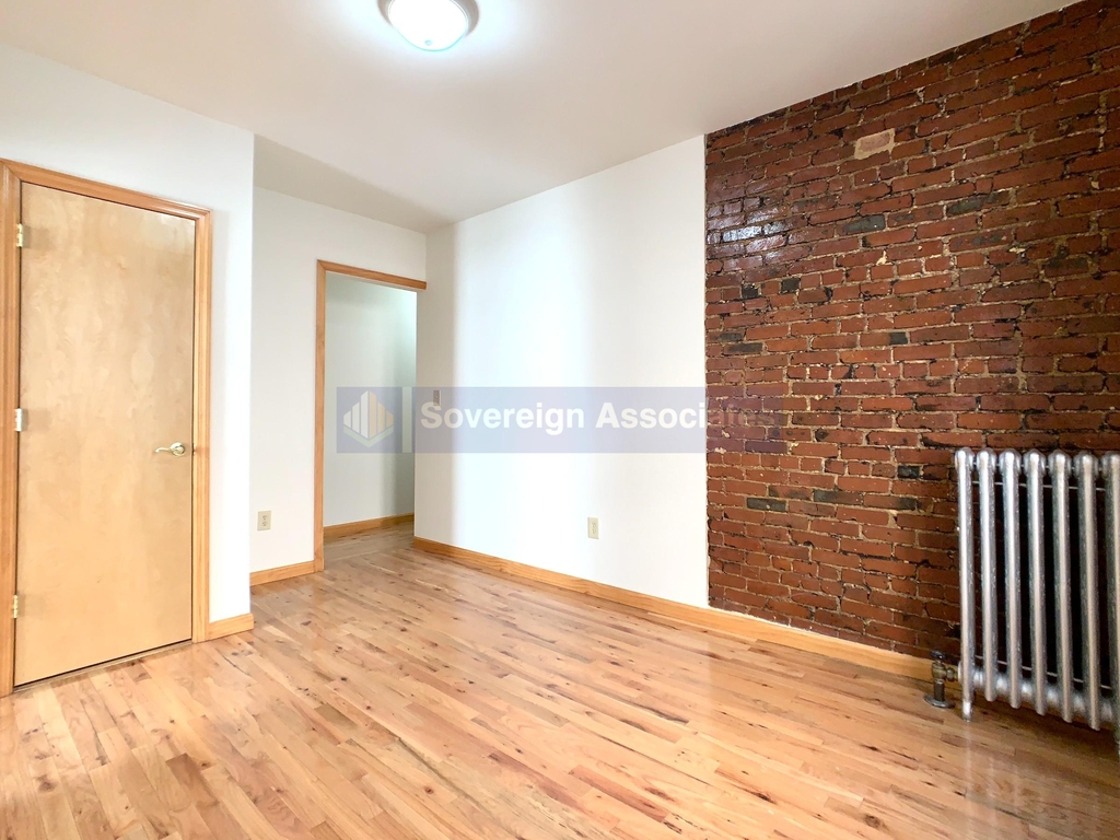 81 Cabrini Boulevard - Photo 1