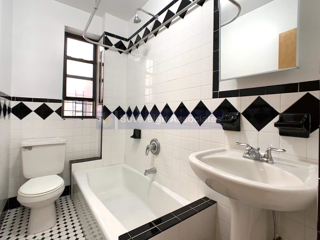 81 Cabrini Boulevard - Photo 2