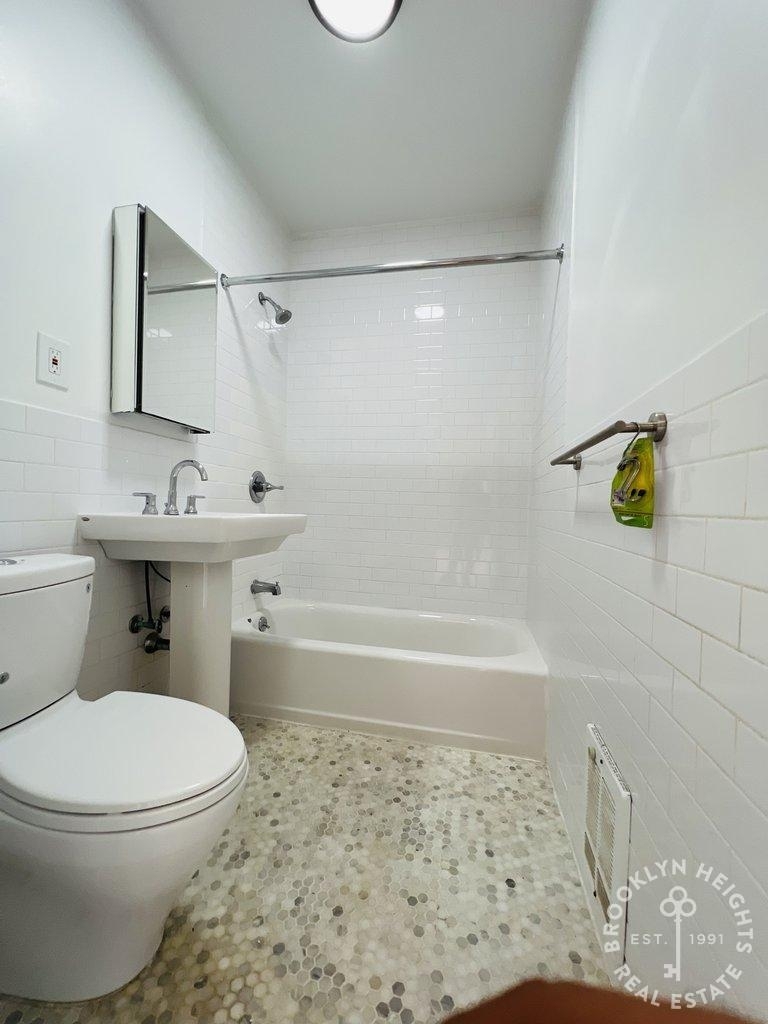 73 Saint Marks Avenue - Photo 3