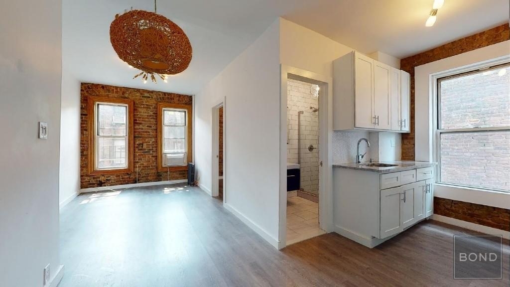 204 West 10th Street - Photo 0